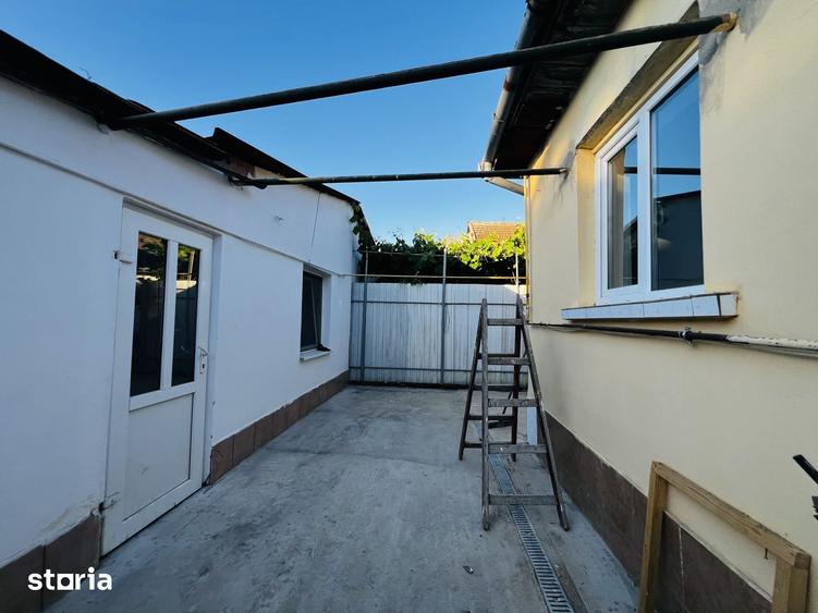 Casă cu 4 camere cu Teren 235 Mp în Plopi