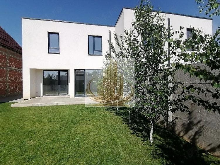Duplex cu 4 camere cu Canalizare în Moșnița Nouă