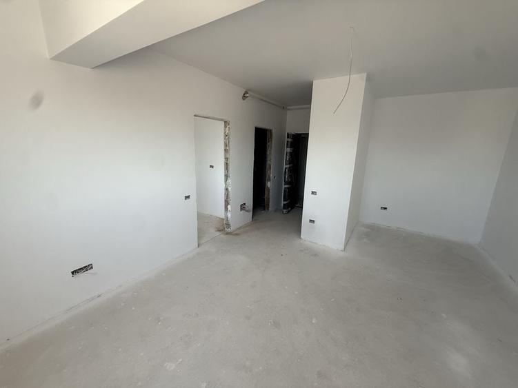 Apartament cu 3 camere decomandat în Dobroești