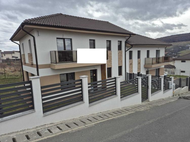 Duplex cu 4 camere cu Canalizare în Chinteni