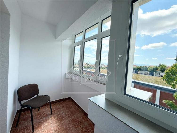 Apartament cu 4 camere decomandat în Central