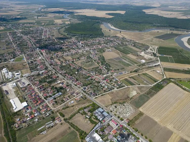 Teren de 6005 mp, în Zădăreni