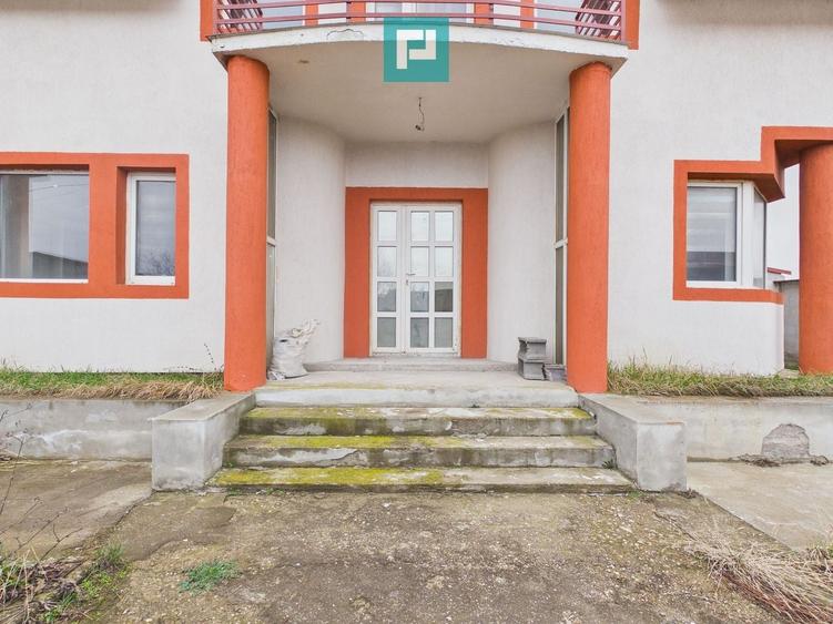 Casă individuală cu 4 camere cu Canalizare în Episcopia Bihorului