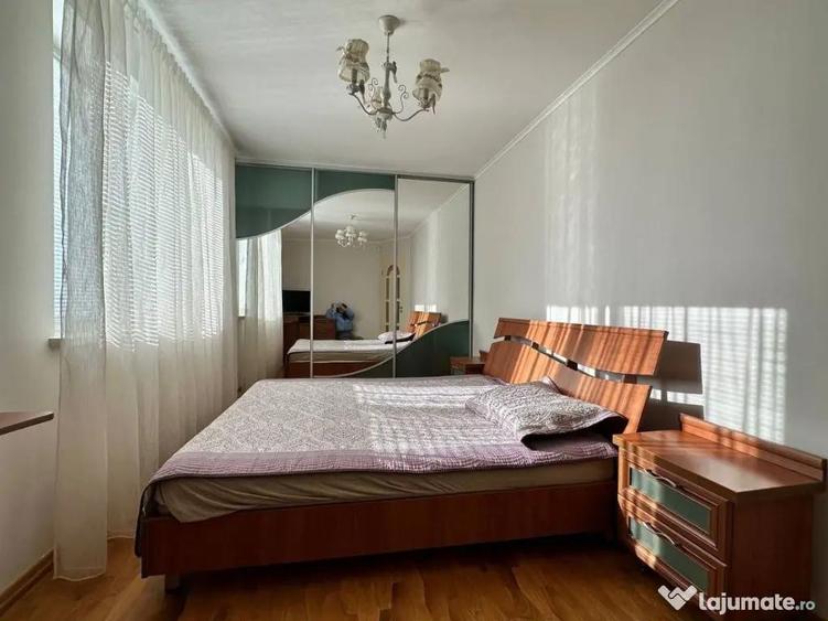 Apartament cu 3 camere decomandat în Gorjului