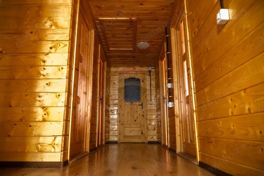 Casă cu 10 camere cu Teren 3300 Mp în Vale