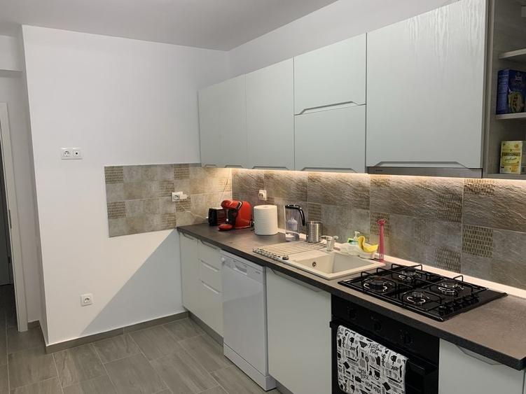 Casă cu 3 camere decomandat în Sânpetru