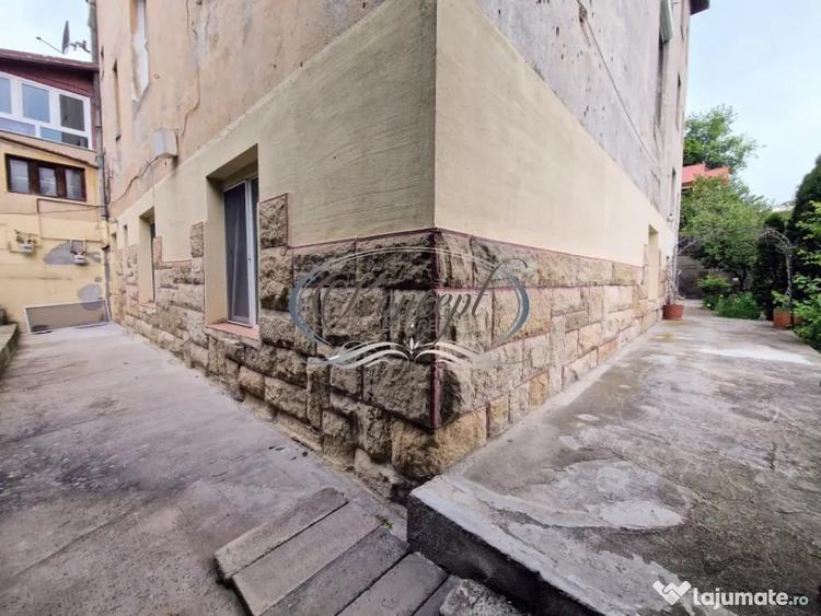 Apartament cu 3 camere semidecomandat, mobilat în Central