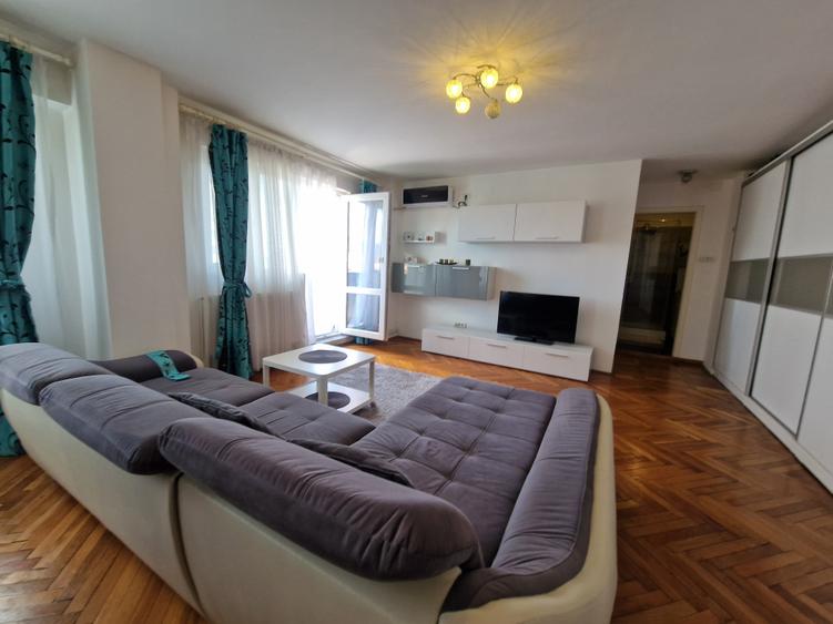 Apartament cu 3 camere decomandat în Circumvalațiunii