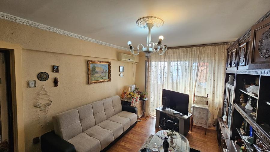 Apartament cu 2 camere decomandat în B-dul București