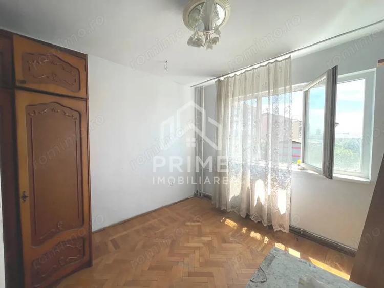 Apartament cu 3 camere decomandat în Cetate