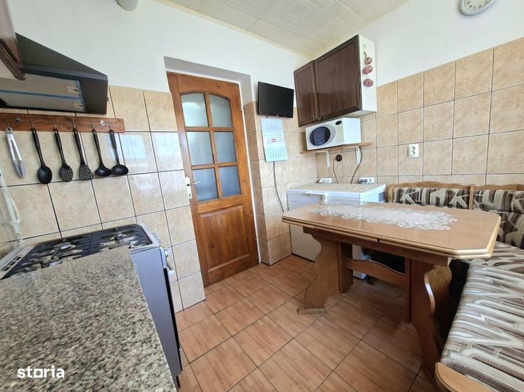 Apartament cu 2 camere semidecomandat în Craiovița Nouă