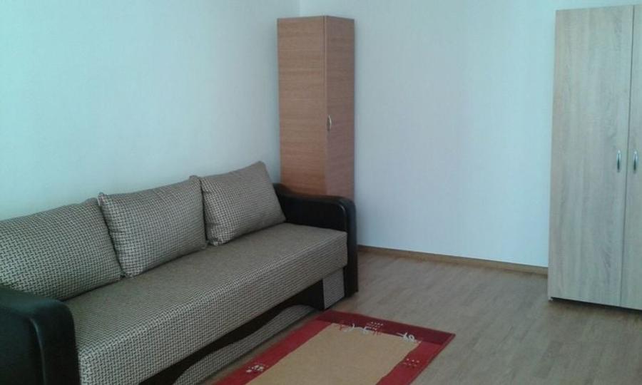 Garsonieră decomandată în Sud