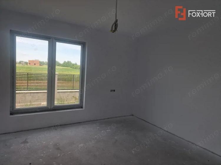 Casă cu 5 camere cu Teren 617 Mp în Moșnița Veche