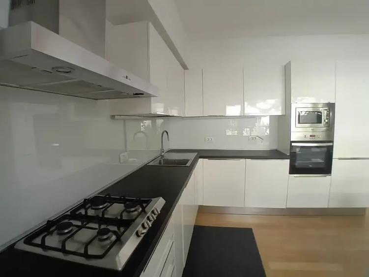 Apartament cu 3 camere semidecomandat, mobilat în Kiseleff