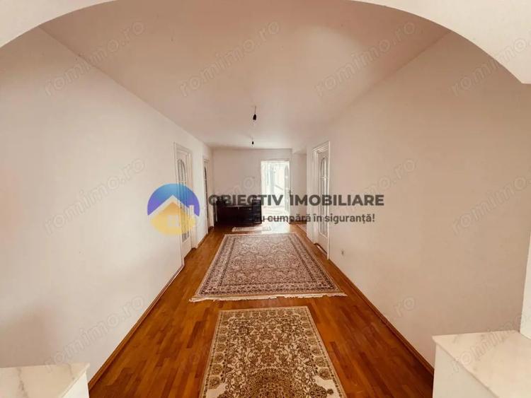 Casă cu 6 camere cu Teren 3683 Mp în Agapia