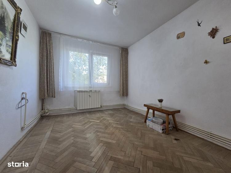 Apartament cu 3 camere în Micro 40