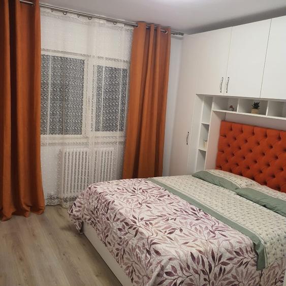 Apartament cu 3 camere decomandat în Banca Națională