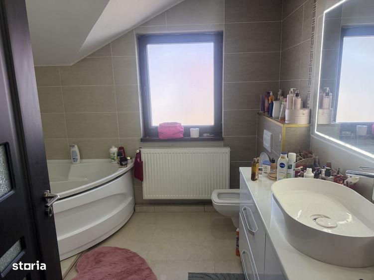 Casă cu 3 camere în Central