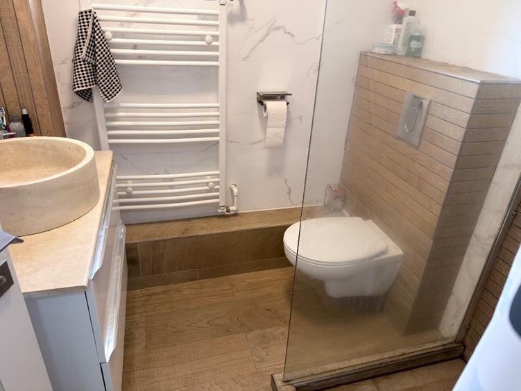 Casă individuală cu 6 camere cu Canalizare în Cornetu