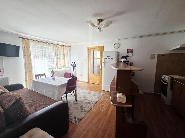 Apartament cu 3 camere decomandat, mobilat în Sub Arini