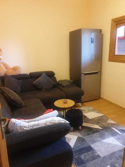 Buna ziua,inchiriez apartament cu o camera sng2,etj 2 ,GL cu parcare in fata la o fata sau femeie serioasa 200e - 3