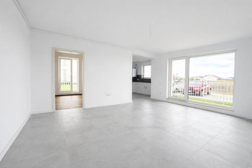 Apartament cu 3 camere decomandat în Sânpetru