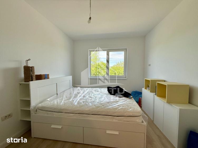Apartament cu 3 camere în Plopi