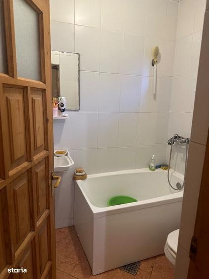 Casă cu 4 camere decomandat în Bobolia