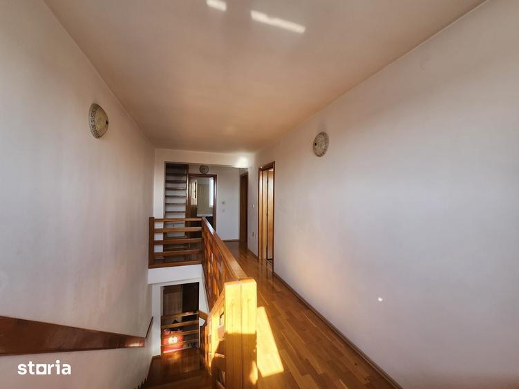 Apartament cu 5 camere decomandat în Craiovei