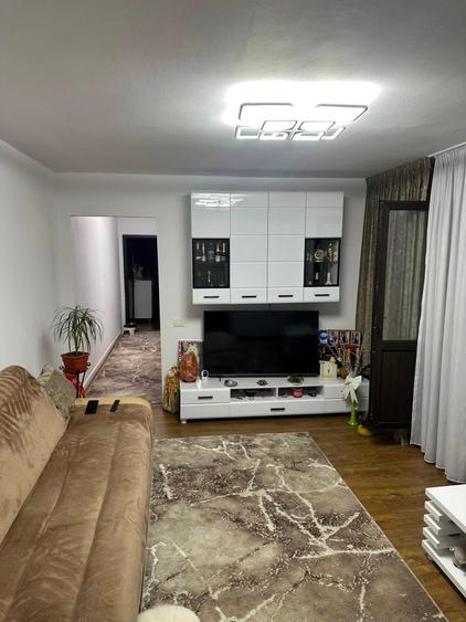 Apartament cu 3 camere semidecomandat în Ultracentral