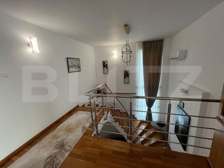 Casă individuală cu 6 camere cu Canalizare în Cetate