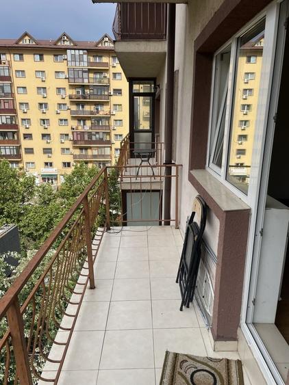 Garsonieră decomandată în Roșu
