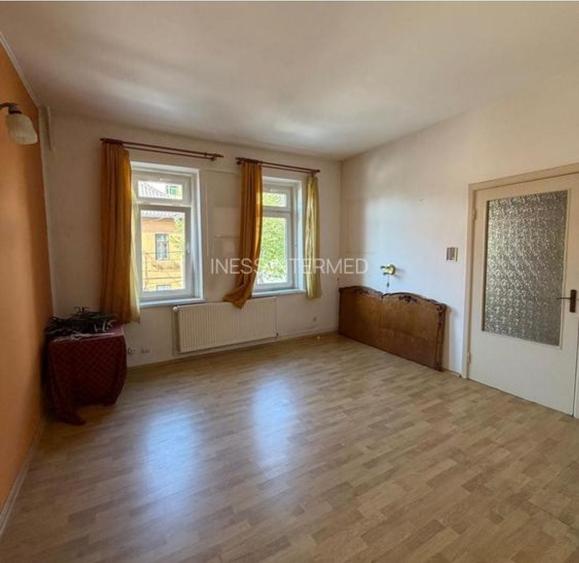 Casă cu 4 camere în Barbu Văcărescu