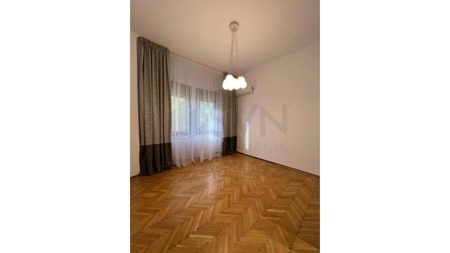 Apartament cu 4 camere decomandat în Primăverii