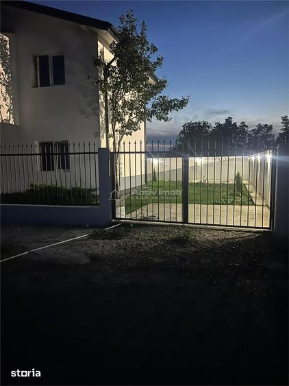 Casă cu 3 camere cu Teren 300 Mp în Central