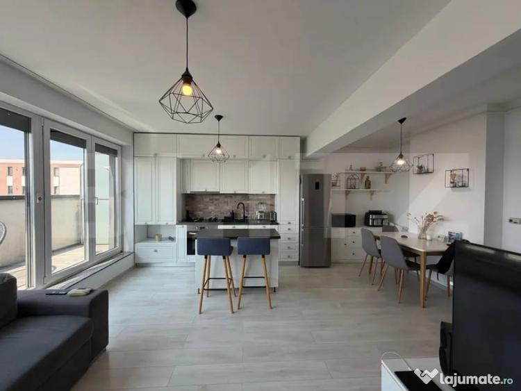 Apartament cu 4 camere semidecomandat în Tractorul
