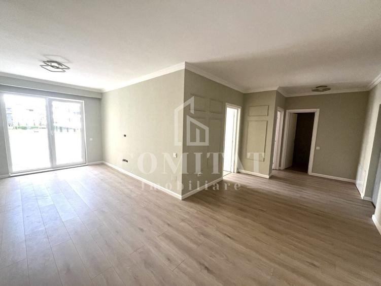 Apartament cu 3 camere semidecomandat în Florești