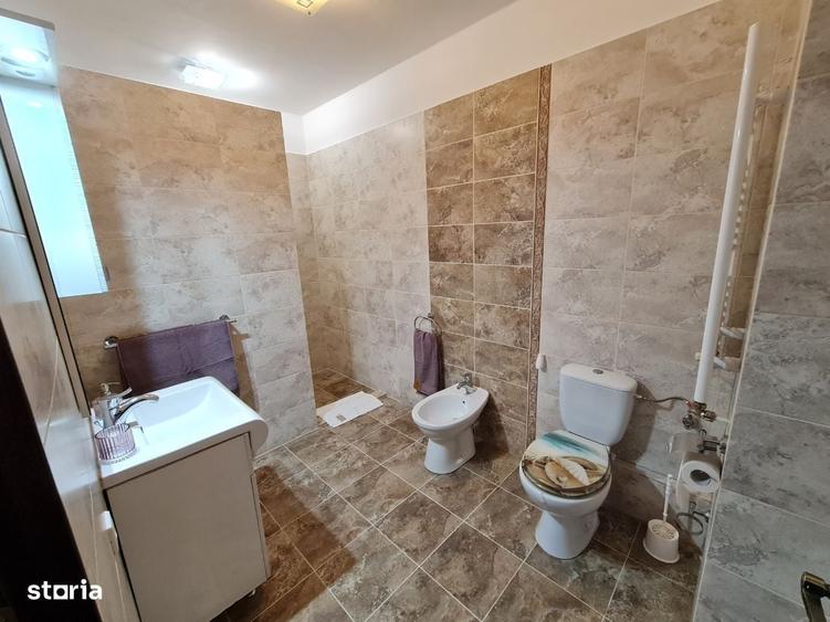 Apartament cu 3 camere decomandat în Intim