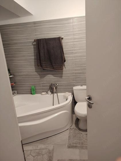 Apartament cu 3 camere decomandat în Dobroești