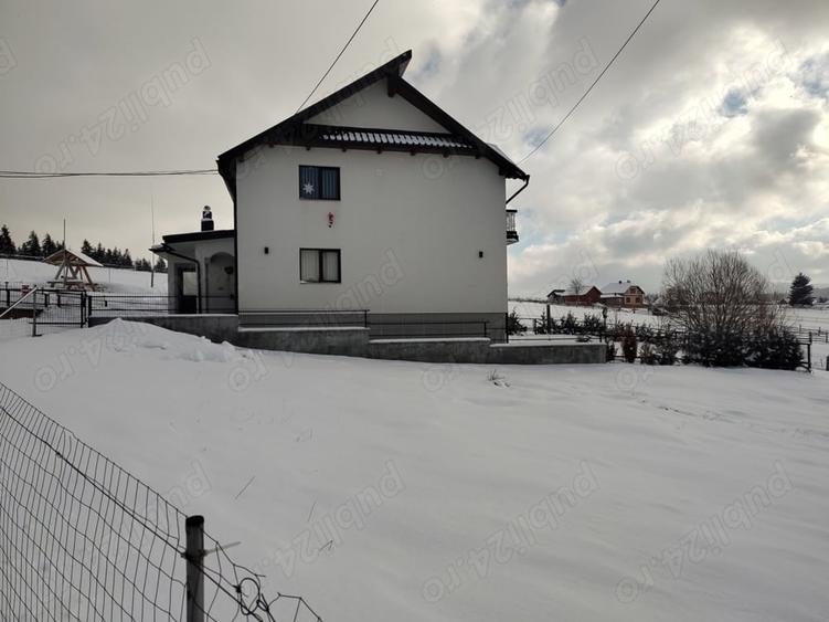 Casă cu 5 camere cu Teren 5800 Mp în Podu Coșnei