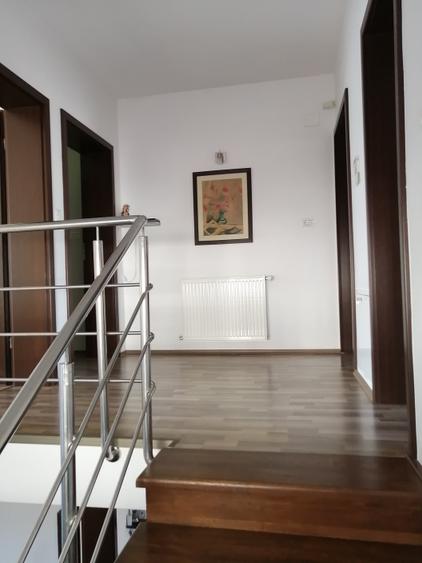 Casă individuală cu 5 camere cu Garaj în Dumbrăvița