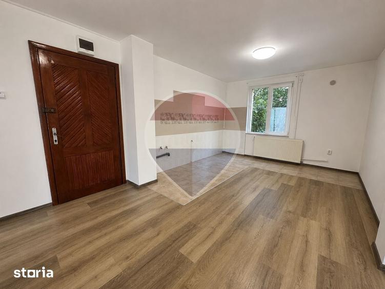 Apartament cu 4 camere în Florilor