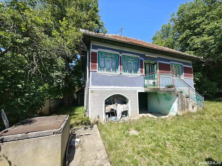 Casă cu 3 camere cu Teren 1182 Mp în Hunedoara