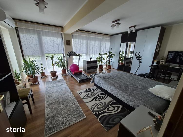 Casă cu 5 camere cu Teren 700 Mp în Malu Mare