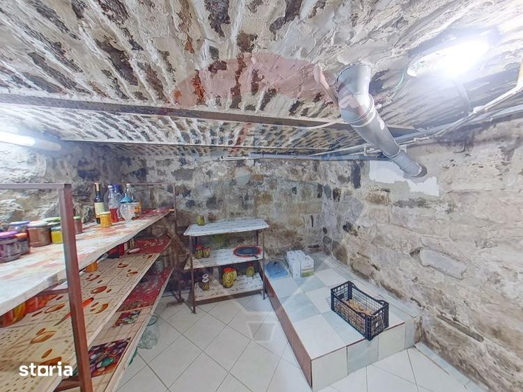 Casă cu 4 camere cu Teren 1439 Mp în Central