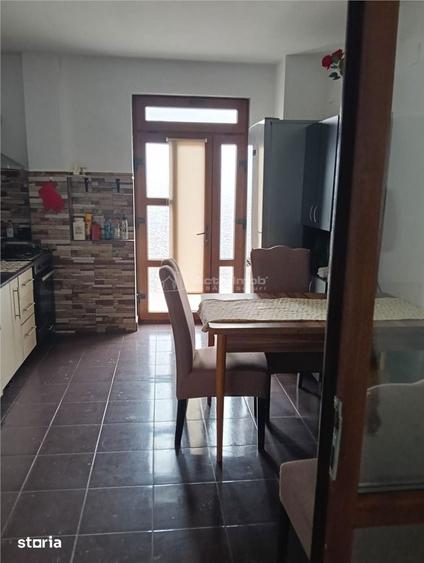 Casă cu 4 camere cu Teren 400 Mp în Central