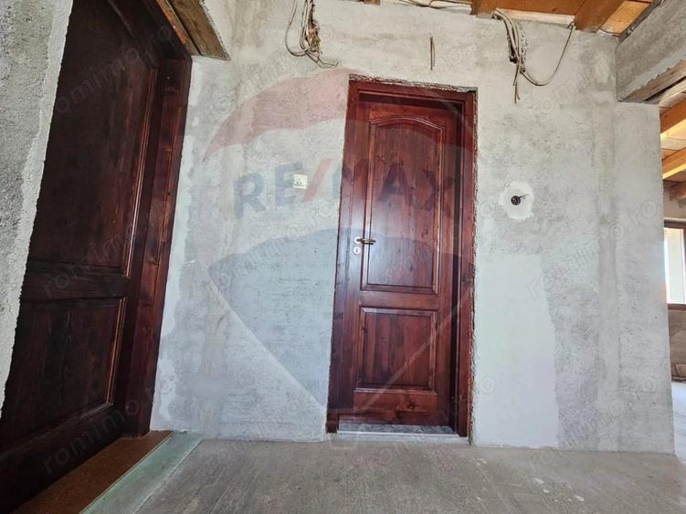 Casă cu 2 camere cu Teren 719 Mp în Central