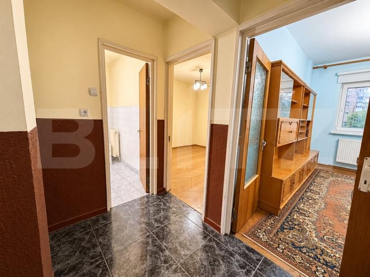 Apartament cu 4 camere decomandat în Cetate