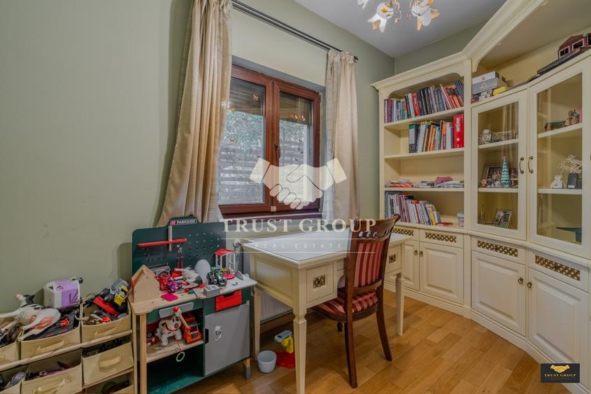 Apartament cu 8 camere decomandat, mobilat în Panduri