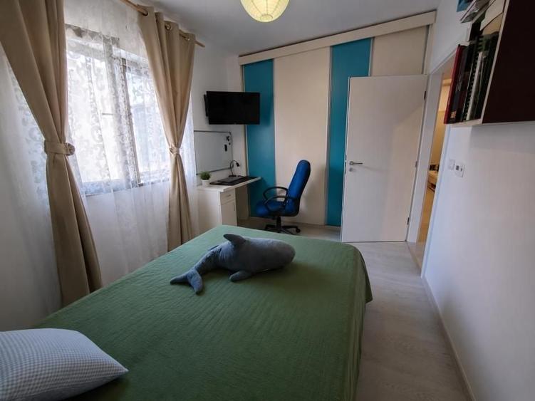 Apartament cu 3 camere decomandat, mobilat în Valea Adâncă